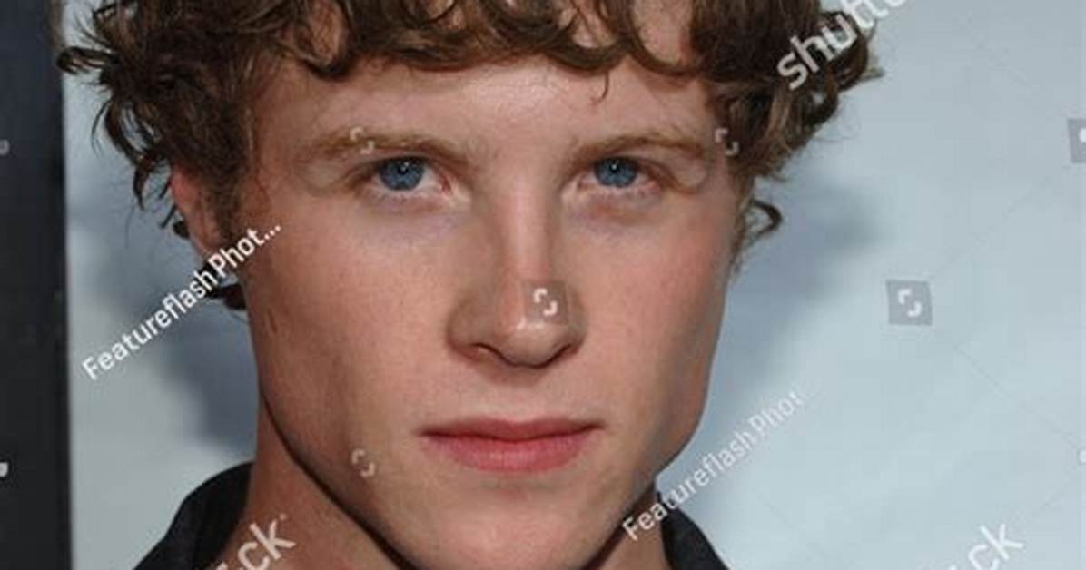 Ashton Holmes