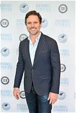 Can Charles Esten Sing?