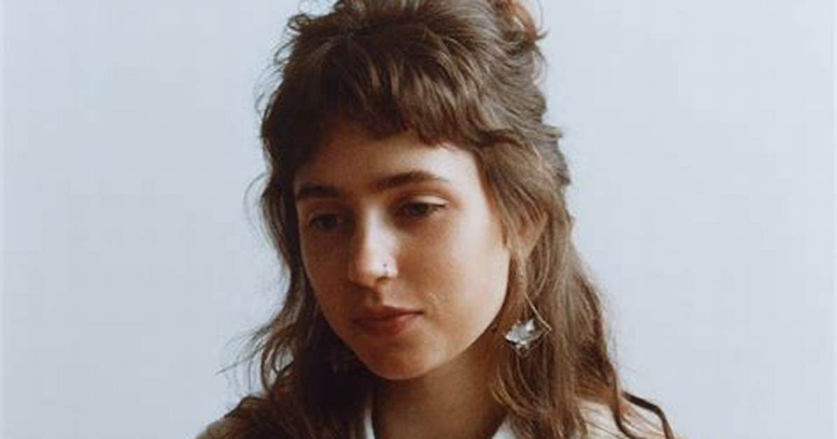 Clairo Bio (Wiki)