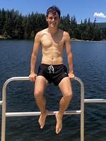 Connor Franta Height Weight Shoe Size Measurements Family
