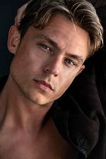 Dennis Mojen