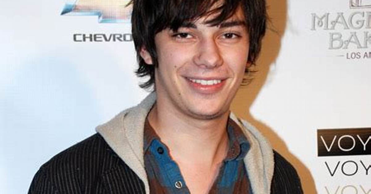 Devon Bostick Height