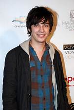 Devon Bostick Height