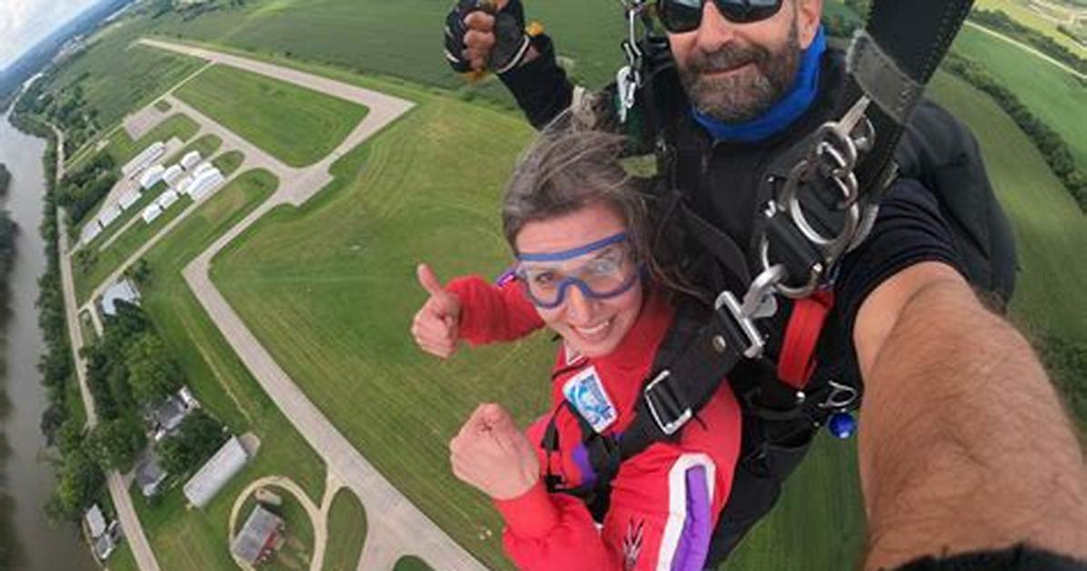 Do Skydiving Instructors Make?