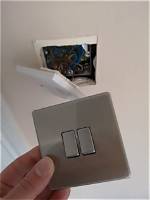 Does a Plastic Light Switch Need to Be Earthed?