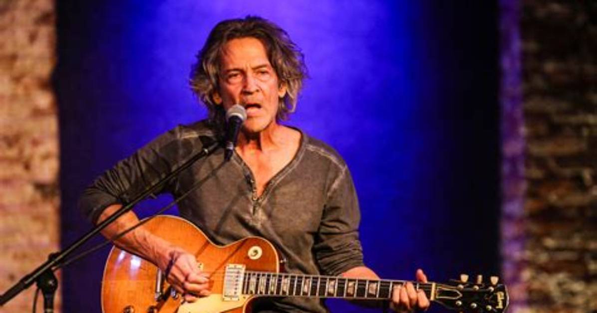 Does Billy Squier Still Perform?