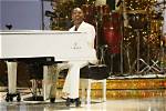 Does Kirk Franklin Sing?