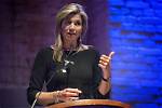 Does Maxima Speak Dutch?