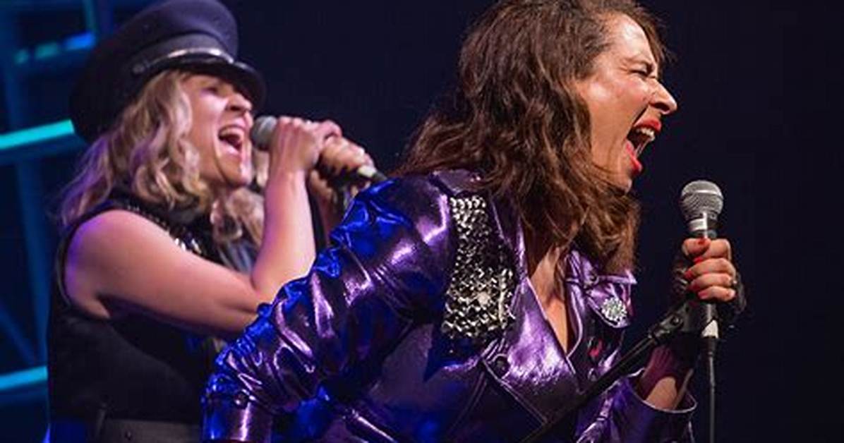 Does Maya Rudolph Sing?