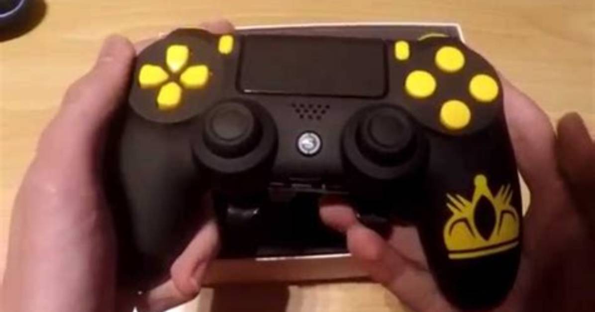 Does Scump Use a Controller?