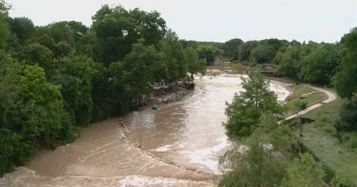 Does the Comal River Close?