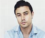 Does Yani Gellman Sing?