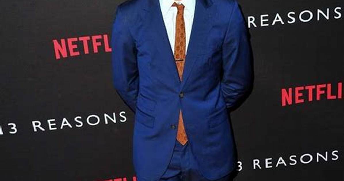 Dylan Minnette Height