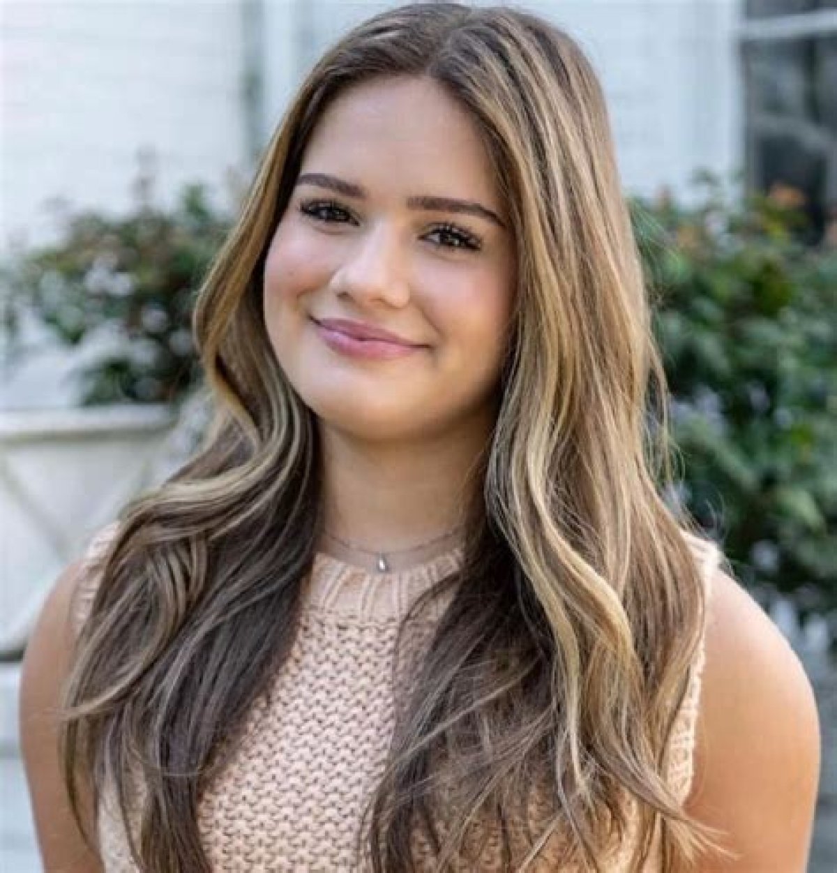Ellie Bates