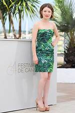 Emily Browning Height