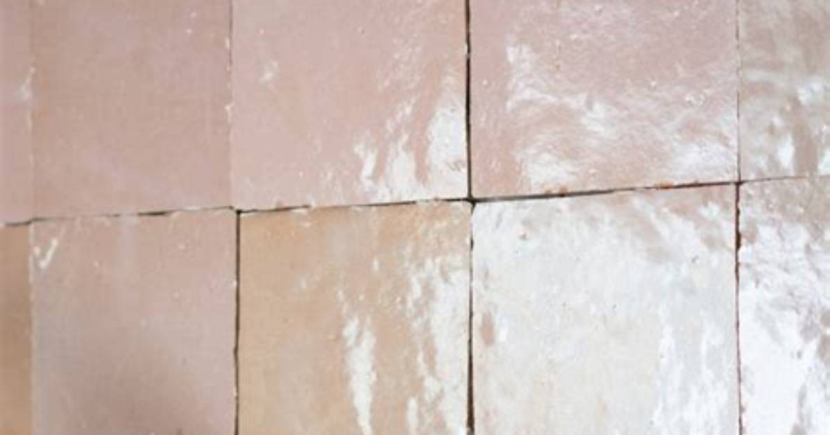 Groutless Tile