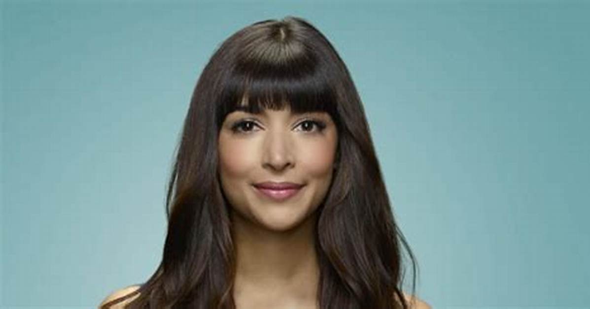 Hannah Simone Height