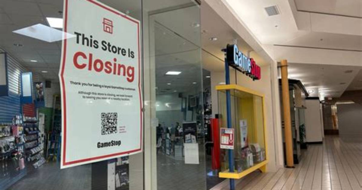 Has Gap Closed Stores?
