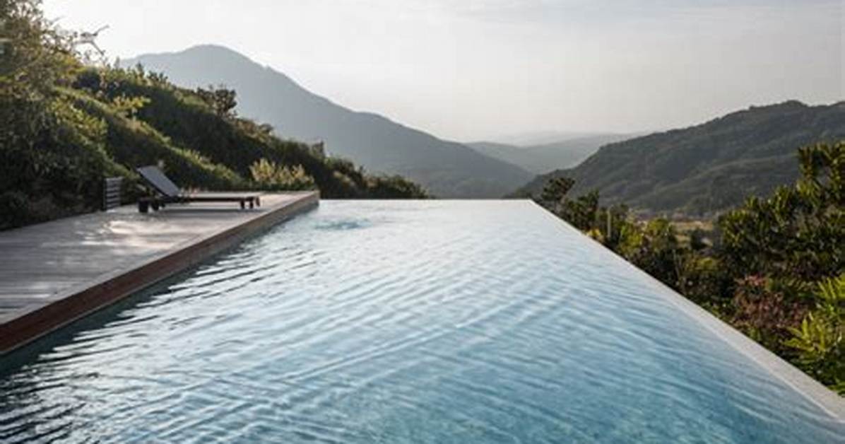 How Do Edgeless Pools Work?