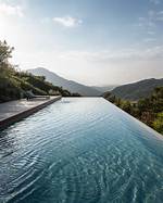 How Do Edgeless Pools Work?