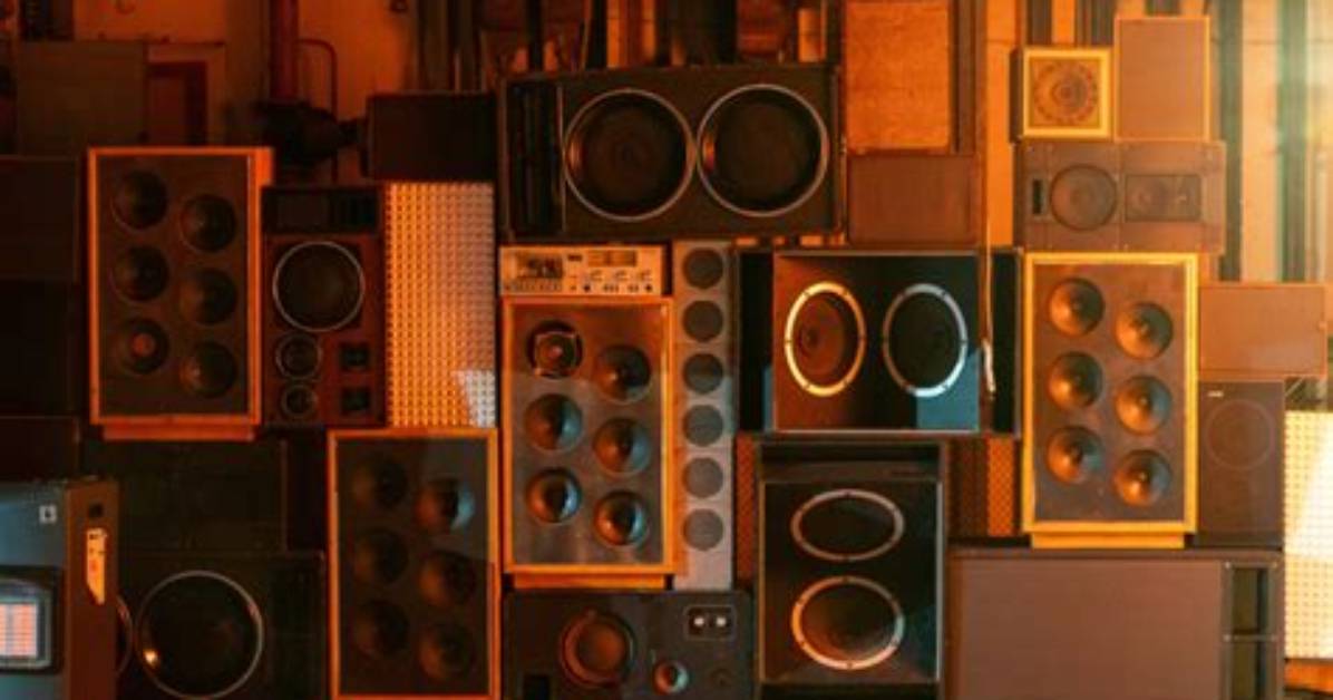 How Does a Speaker Make Multiple Sounds?