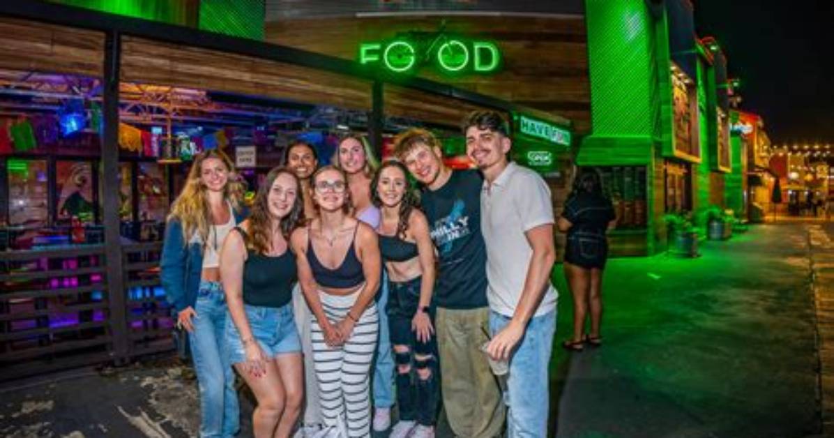 Is Senor Frogs Open?