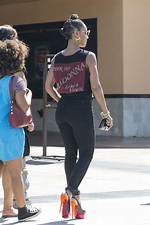 Jada Pinkett Smith's Butt Easily Spotted in Hawaii Jada Pinkett Smith Easily Spotted with That Body & Bikini Exclusive 2/16/2017 11:30 Am Pt