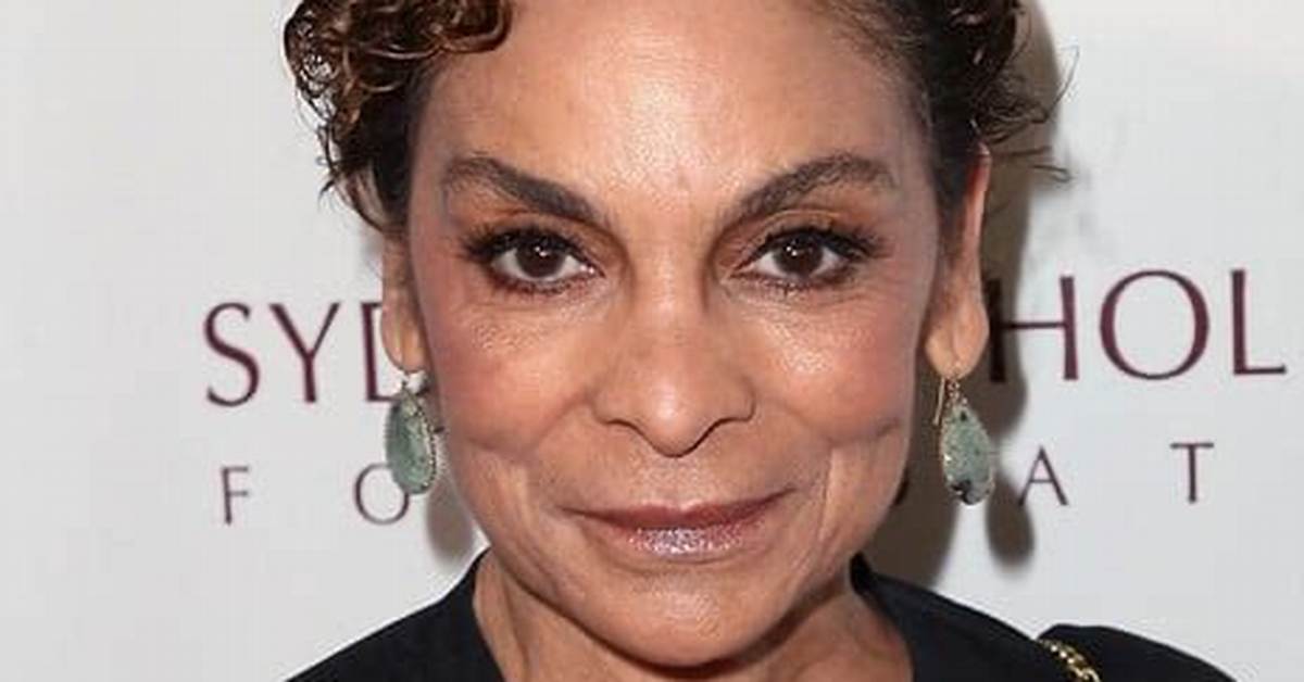 Jasmine Guy Height