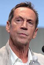 Jonathan Hyde Height