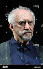 Jonathan Pryce Height