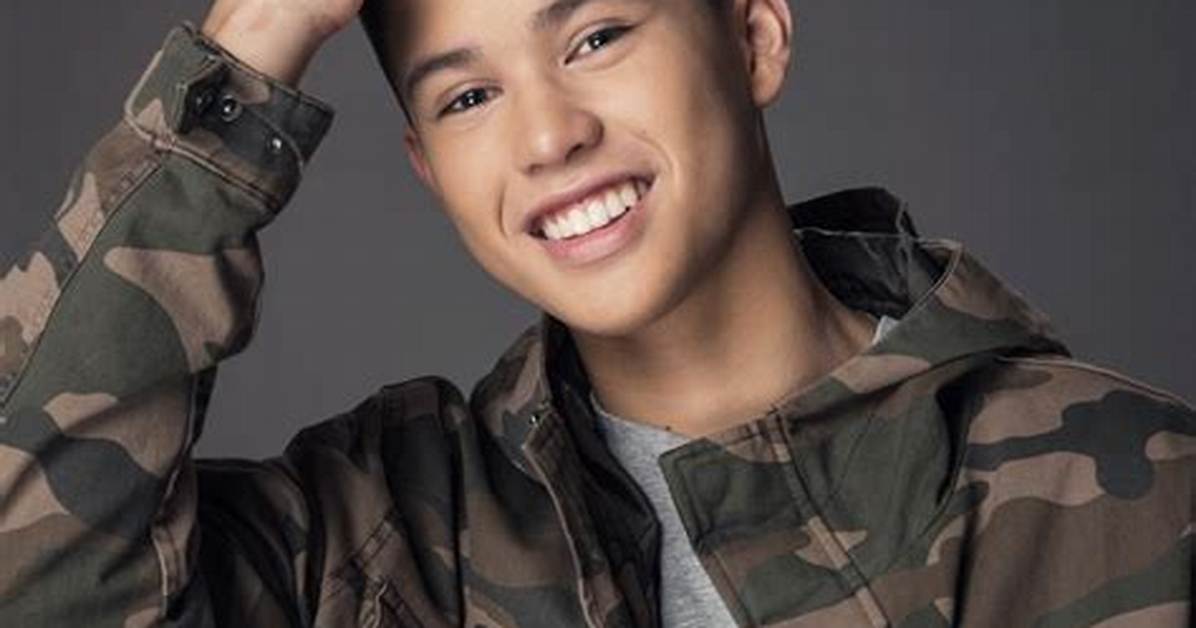 Kyle Echarri