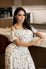 Lela Star