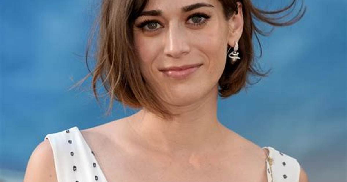 Lizzy Caplan Biography