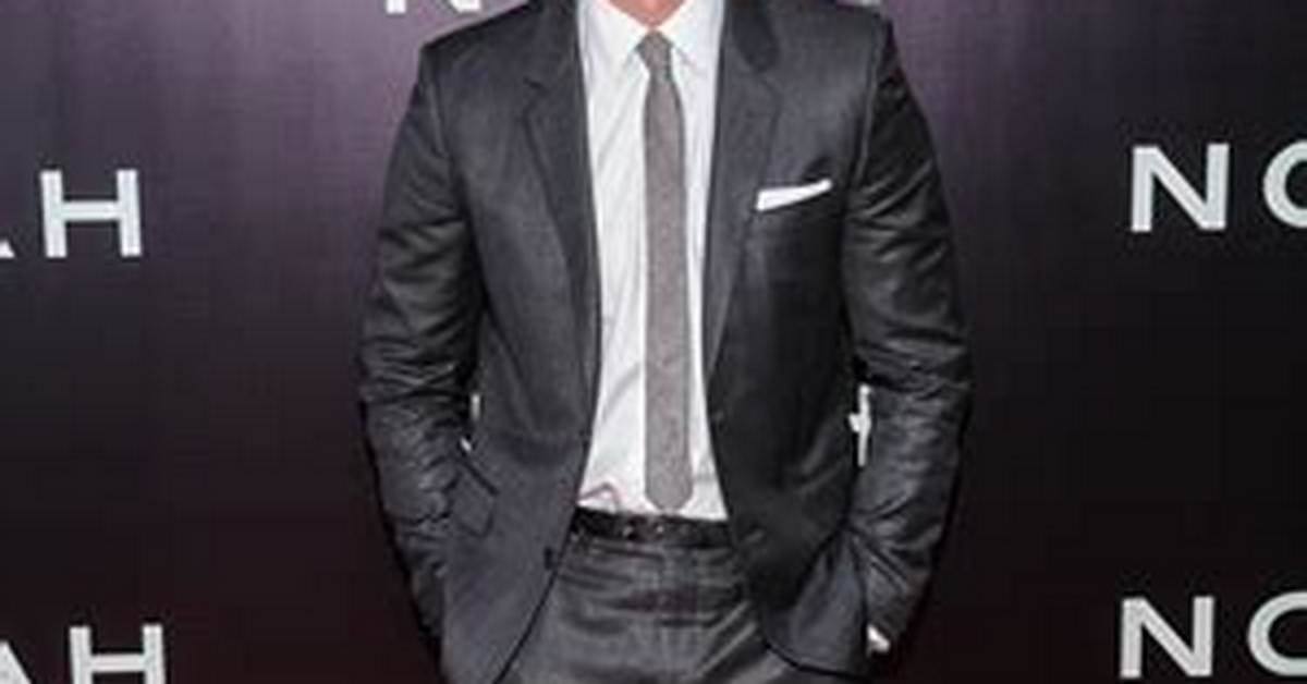 Logan Lerman Height