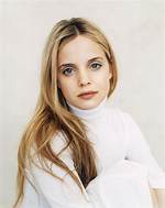 Mena Suvari