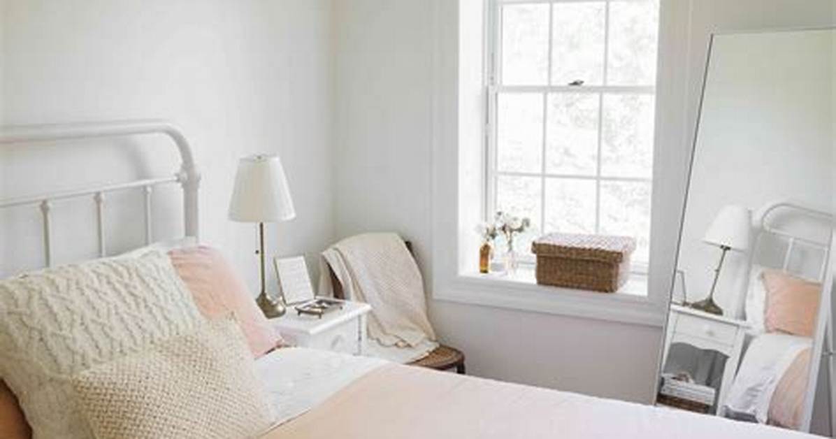 Mirror Facing Bed