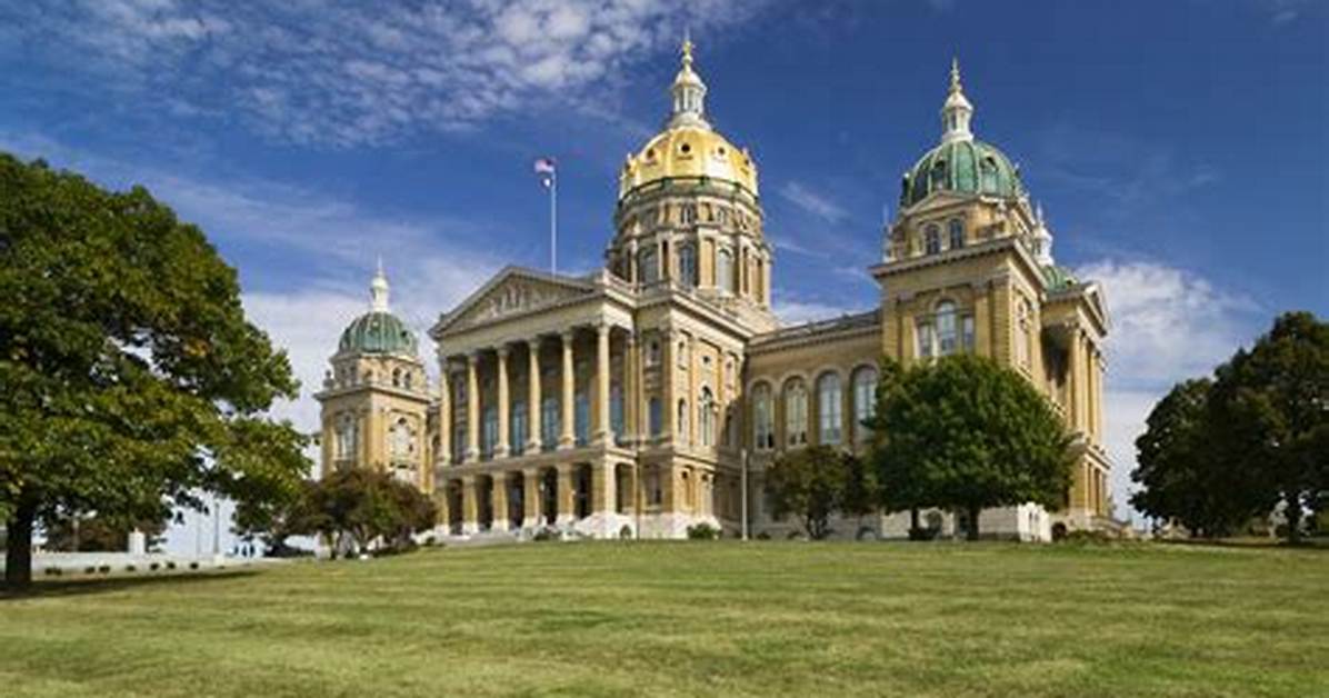 ___ Moines (State Capital)