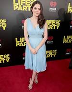 Molly Gordon Height