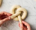 Pretzel's Shape