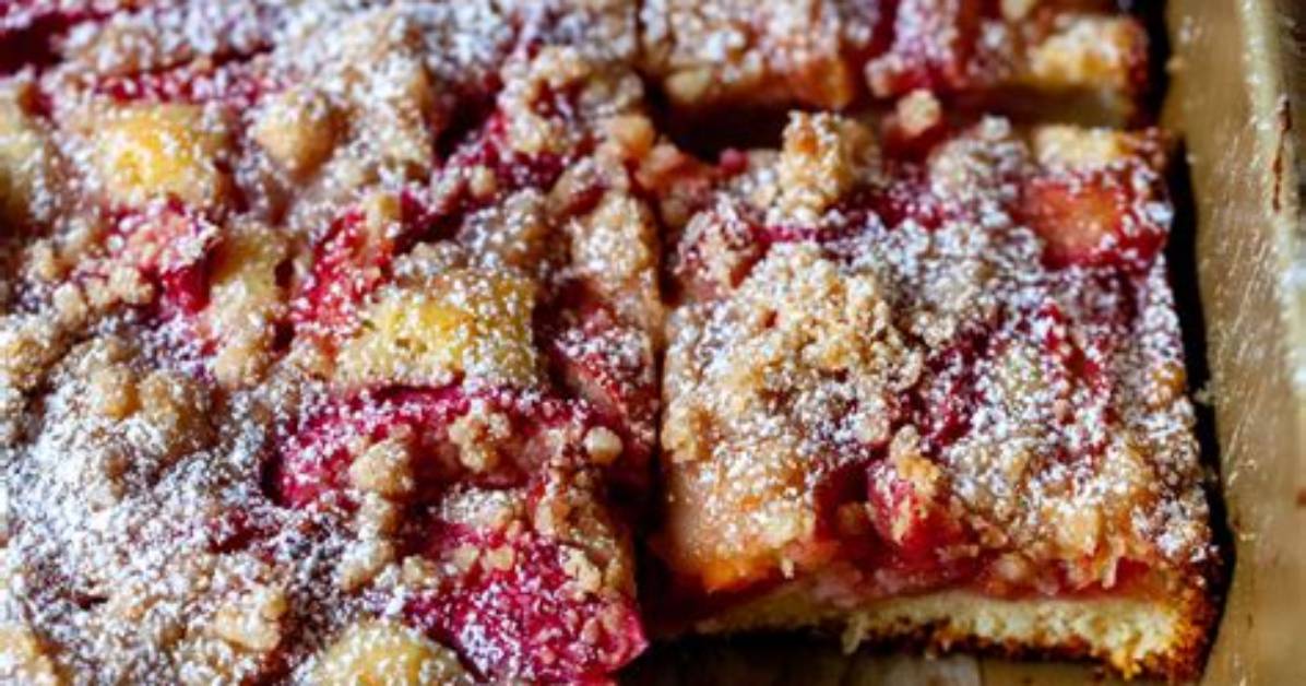 Rhubarb-Snacking-Cake