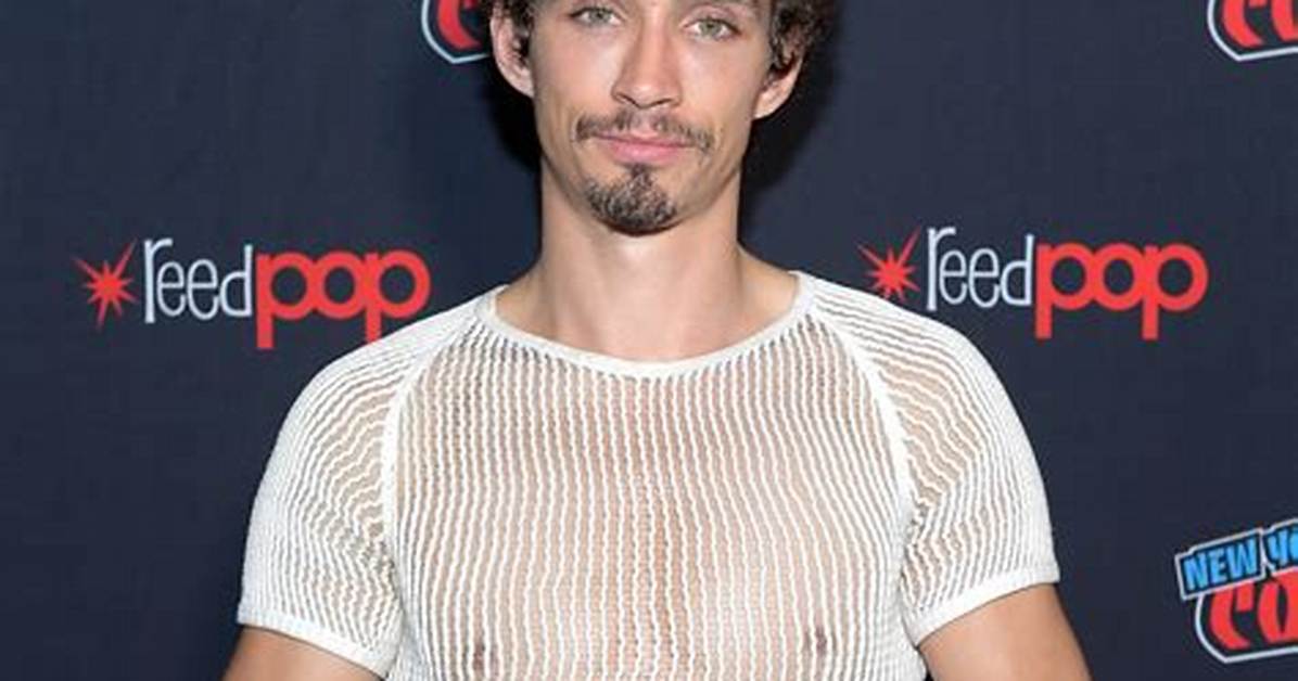 Robert Sheehan