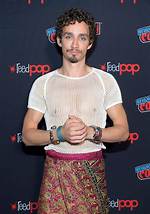 Robert Sheehan