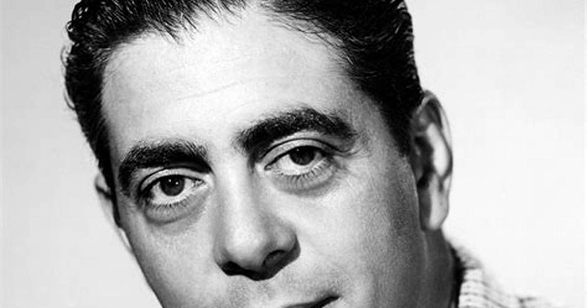 Robert Strauss