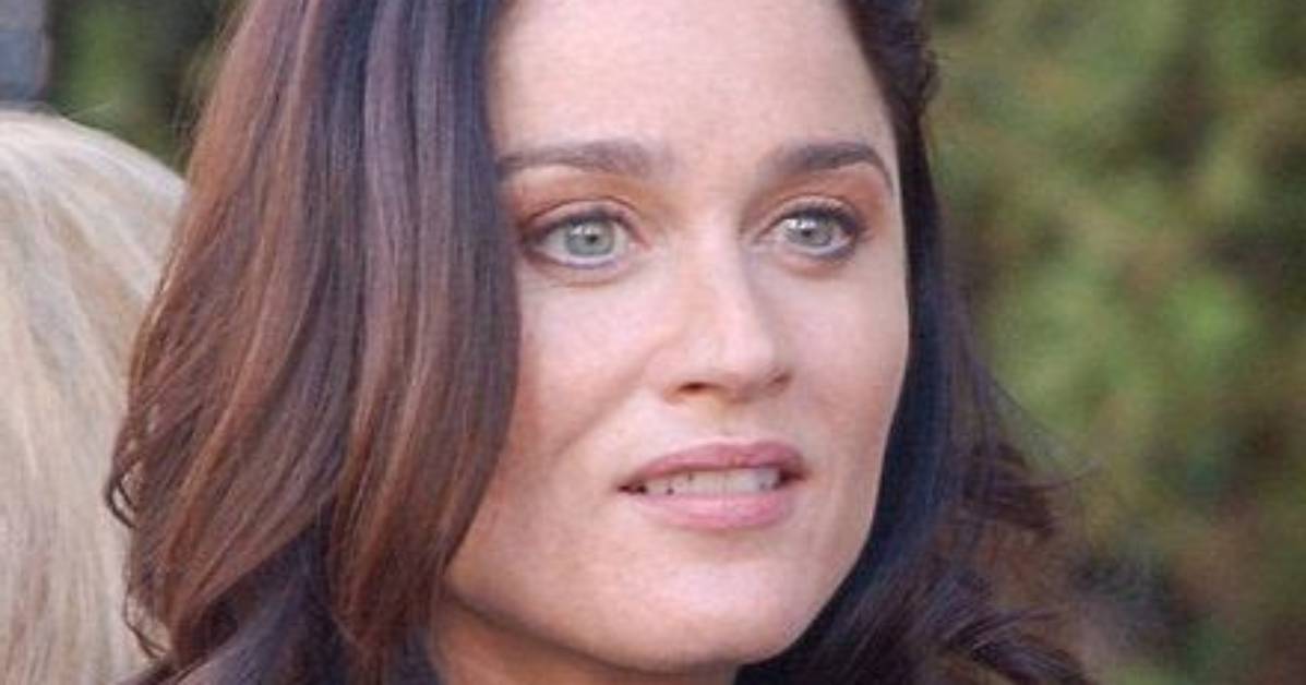 Robin Tunney Height