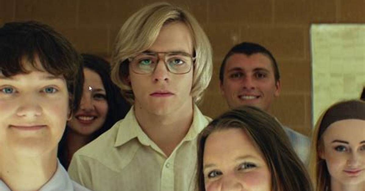Ross Lynch Plays Gay Serial Killer, but Is He Gay Himself? Rallshe