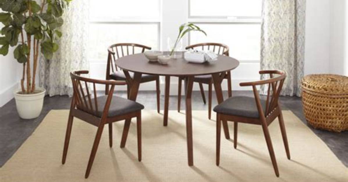 Should Round Table Be Hyphenated?