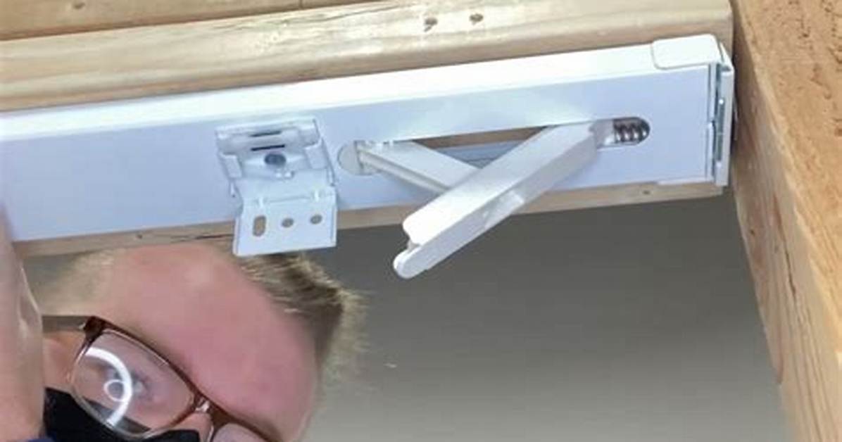 Snapping Blinds into Brackets