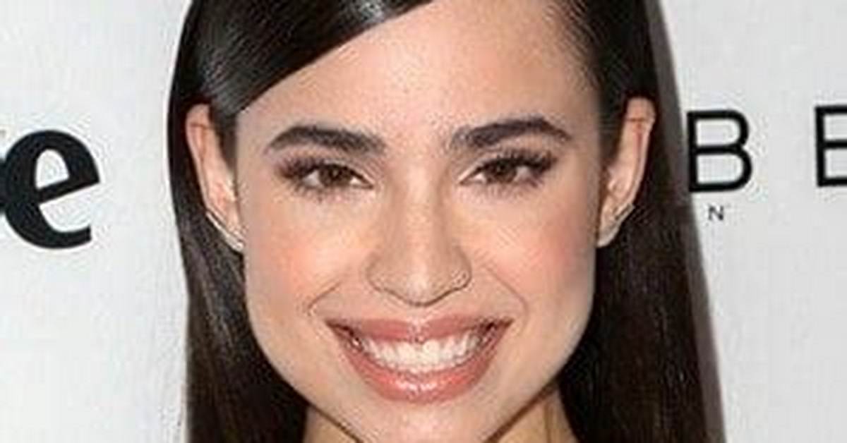Sofia Carson Age: How Old Is Sofia Carson?
