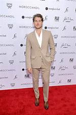 Travis Van Winkle Height