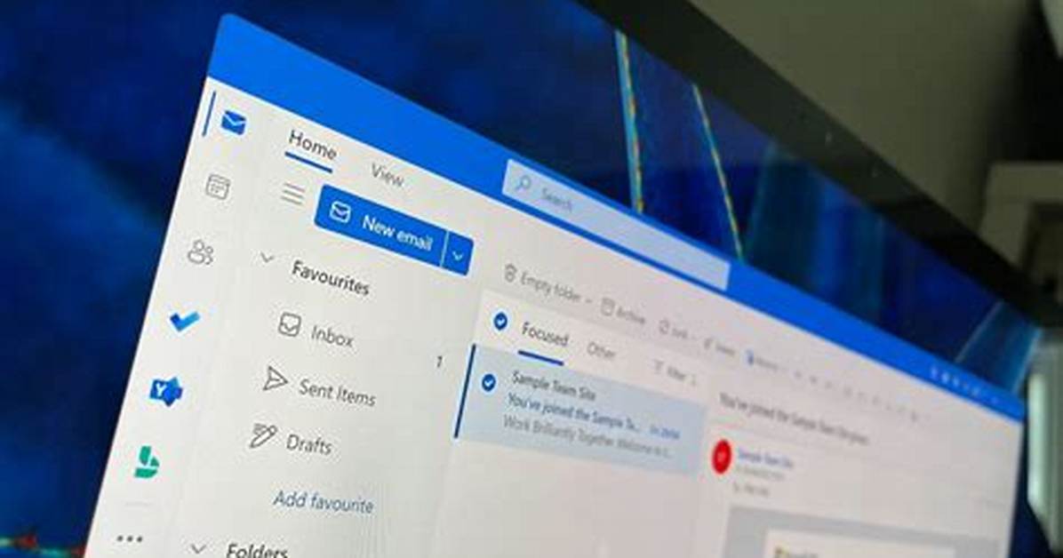 What Email Program Does Windows 10 Use?